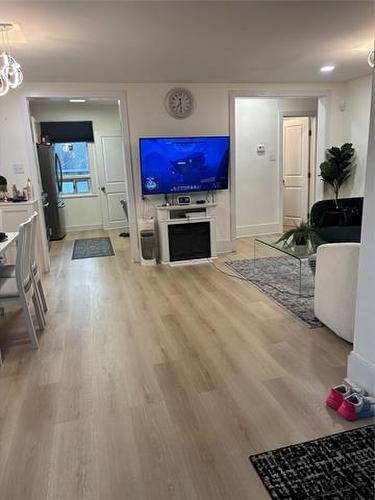 16 St Louis Rd, Winnipeg, MB 