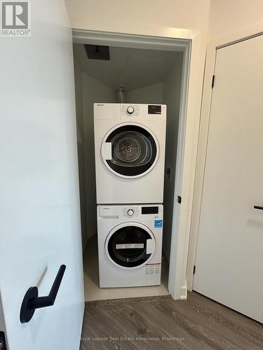 1801 - 2495 Eglinton Avenue, Mississauga, ON - Indoor Photo Showing Laundry Room