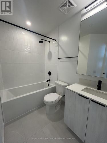1801 - 2495 Eglinton Avenue, Mississauga, ON - Indoor Photo Showing Bathroom
