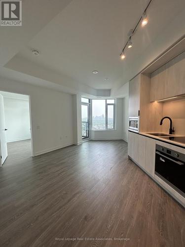 1801 - 2495 Eglinton Avenue, Mississauga, ON - Indoor Photo Showing Kitchen