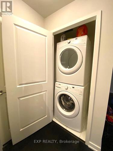 3203 - 4011 Brickstone Mews, Mississauga, ON - Indoor Photo Showing Laundry Room