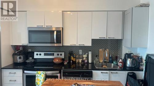 709 - 2150 Lawrence Avenue E, Toronto, ON - Indoor Photo Showing Kitchen With Upgraded Kitchen