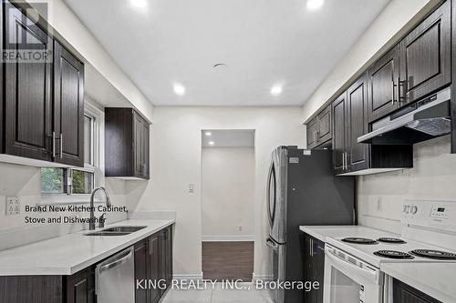 16 Wimbledon Court, Brampton, ON - Indoor Photo Showing Kitchen With Double Sink