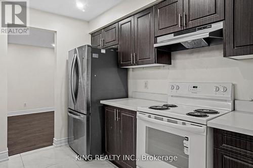 16 Wimbledon Court, Brampton, ON - Indoor Photo Showing Kitchen