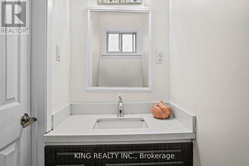 16 Wimbledon Court, Brampton, ON - Indoor Photo Showing Bathroom