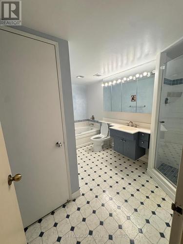 301 - 1055 Bay Street, Toronto, ON - Indoor Photo Showing Bathroom