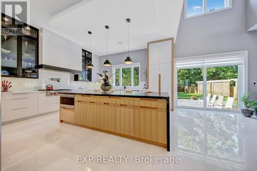 150 Wolfdale Avenue, Oakville, ON - Indoor Photo Showing Kitchen