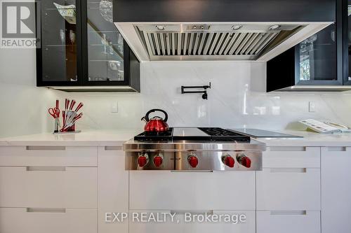 150 Wolfdale Avenue, Oakville, ON - Indoor Photo Showing Kitchen