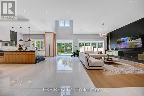 150 Wolfdale Avenue, Oakville, ON - Indoor