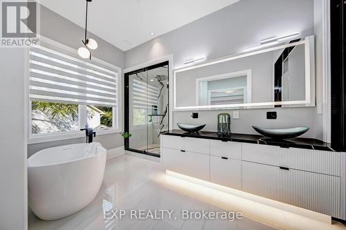 150 Wolfdale Avenue, Oakville, ON - Indoor