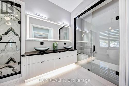 150 Wolfdale Avenue, Oakville, ON - Indoor Photo Showing Bathroom