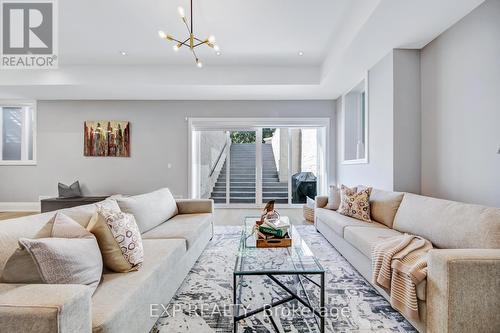 150 Wolfdale Avenue, Oakville, ON - Indoor Photo Showing Living Room