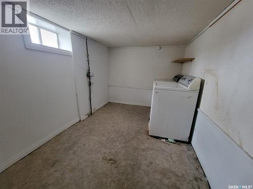 1262 109Th Street, North Battleford, SK - Indoor Photo Showing Laundry Room