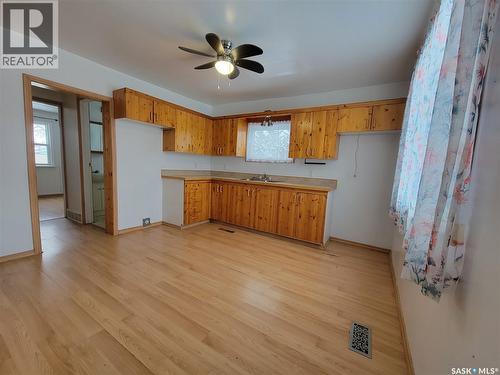 1262 109Th Street, North Battleford, SK - Indoor Photo Showing Kitchen