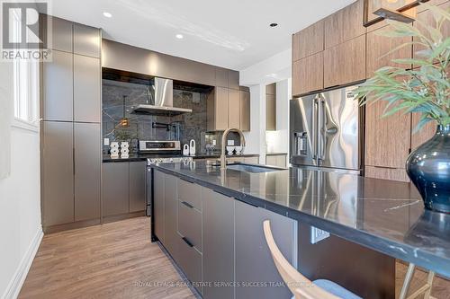 681 Bristol Road W, Mississauga, ON - Indoor Photo Showing Kitchen