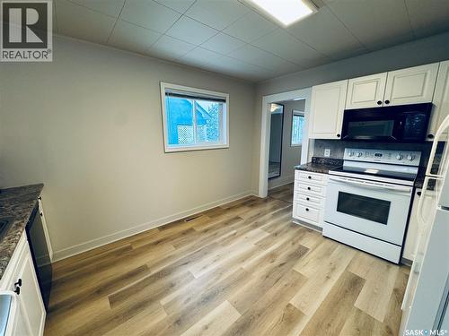 304 5Th Avenue E, Biggar, SK - Indoor Photo Showing Kitchen