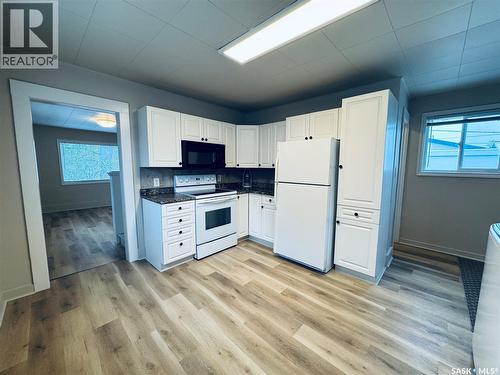 304 5Th Avenue E, Biggar, SK - Indoor Photo Showing Kitchen