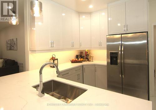 3861 Mulligan Cross, Mississauga, ON - Indoor Photo Showing Kitchen With Stainless Steel Kitchen With Upgraded Kitchen