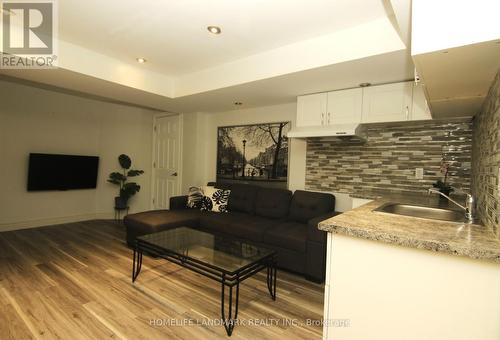 3861 Mulligan Cross, Mississauga, ON - Indoor Photo Showing Living Room