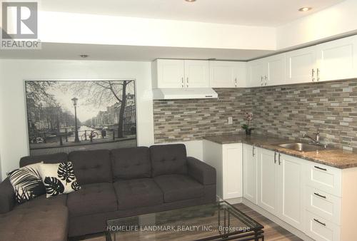 3861 Mulligan Cross, Mississauga, ON - Indoor Photo Showing Living Room