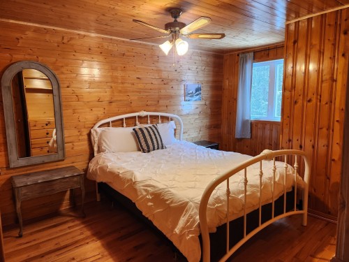 Chambre à coucher - 62 Ch. Lakeview, Saint-Adolphe-D'Howard, QC - Indoor Photo Showing Bedroom