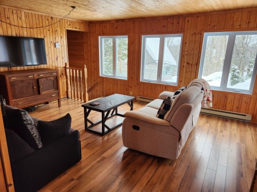 Salle familiale - 62 Ch. Lakeview, Saint-Adolphe-D'Howard, QC - Indoor Photo Showing Other Room