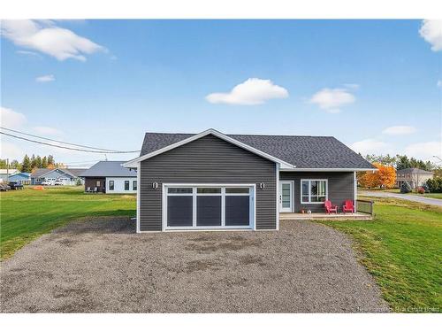 11 Riverside Dr, Petitcodiac, NB 