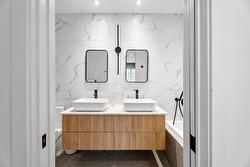 Salle de bains attenante à la CCP - 