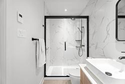 Salle de bains attenante à la CCP - 