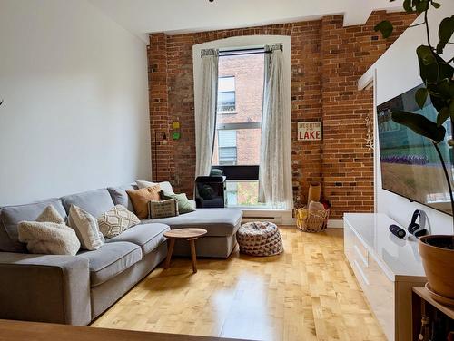 Salon - 220-4951 Rue Ontario E., Montréal (Mercier/Hochelaga-Maisonneuve), QC - Indoor Photo Showing Living Room