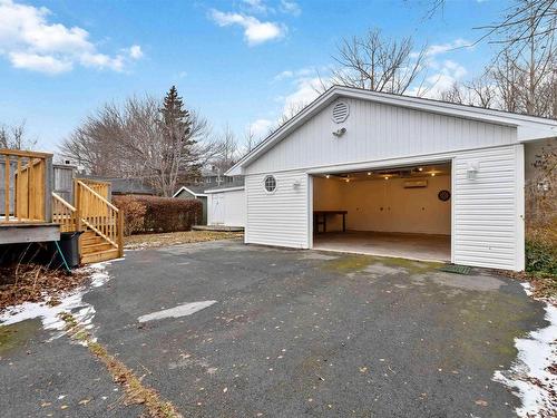 16 Pauline Crescent, Dartmouth, NS 