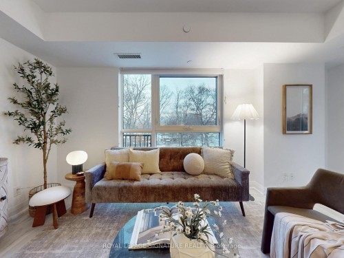 301-1400 Kingston Road, Toronto, ON - Indoor Photo Showing Living Room