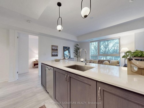 301-1400 Kingston Road, Toronto, ON - Indoor Photo Showing Kitchen