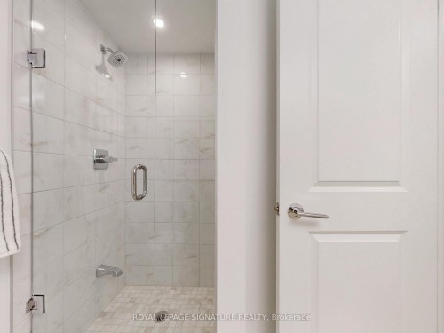 301-1400 Kingston Road, Toronto, ON - Indoor Photo Showing Bathroom
