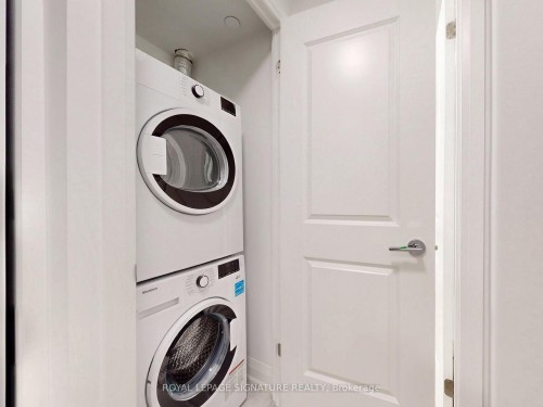301-1400 Kingston Road, Toronto, ON - Indoor Photo Showing Laundry Room