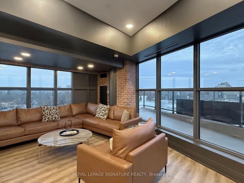 301-1400 Kingston Road, Toronto, ON - Indoor Photo Showing Living Room