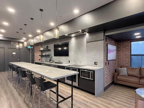 301-1400 Kingston Road, Toronto, ON - Indoor