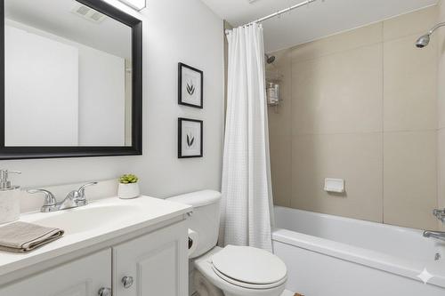 Bathroom - 5-1400 Boul. Rome, Brossard, QC - Indoor Photo Showing Bathroom