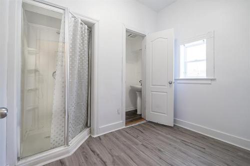 582 Burnell St, Winnipeg, MB 