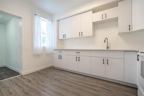 582 Burnell St, Winnipeg, MB 