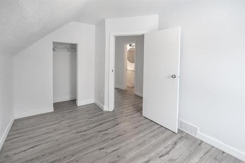 582 Burnell St, Winnipeg, MB 