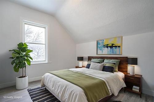 582 Burnell St, Winnipeg, MB 