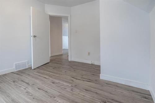 582 Burnell St, Winnipeg, MB 