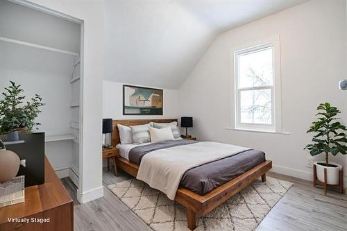 582 Burnell St, Winnipeg, MB 