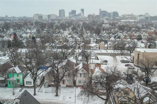 582 Burnell St, Winnipeg, MB 