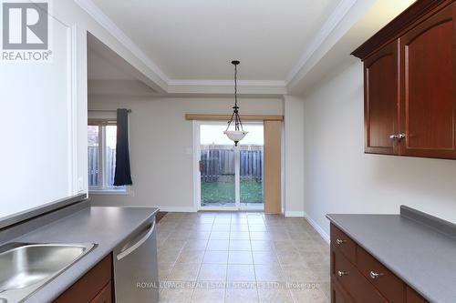5229 Autumn Harvest Way, Burlington, ON - Indoor Photo Showing Kitchen