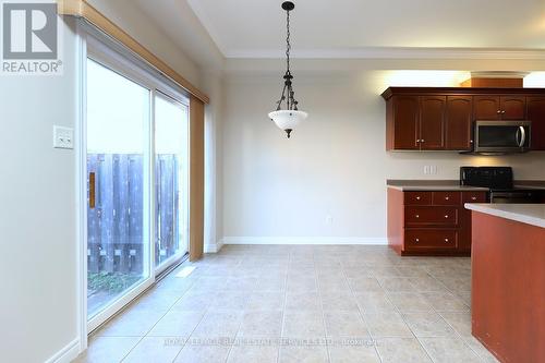 5229 Autumn Harvest Way, Burlington, ON - Indoor Photo Showing Kitchen
