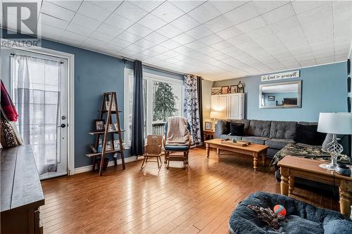 1568 Lakeshore Drive, Val Caron, ON - Indoor Photo Showing Living Room