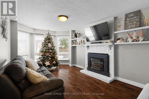 950 Linden Street, Innisfil, ON - Indoor Photo Showing Living Room With Fireplace