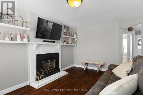 950 Linden Street, Innisfil, ON - Indoor Photo Showing Living Room With Fireplace